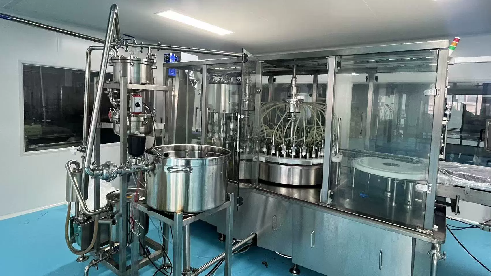 Fully automatic oral liquid filling machine